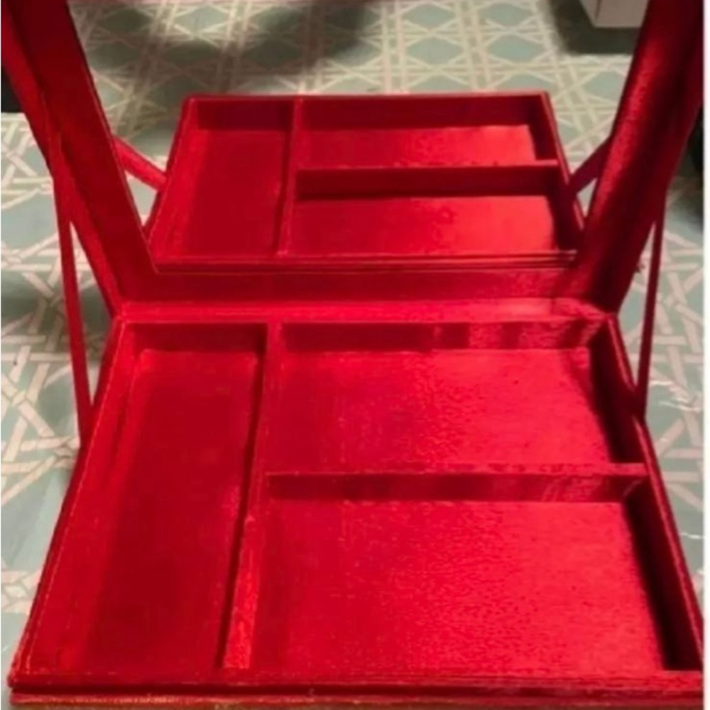 Jewelry box
